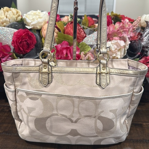 Coach Signature Gallery Beige & Gold Tote/Shoulder Bag (#F19664)(EUC)
